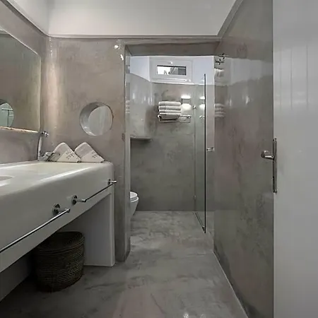 Flaskos Luxury Hotel 4*