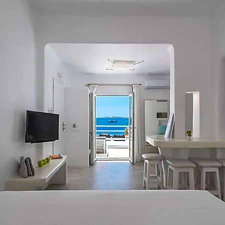 Flaskos Luxury Hotel 4*